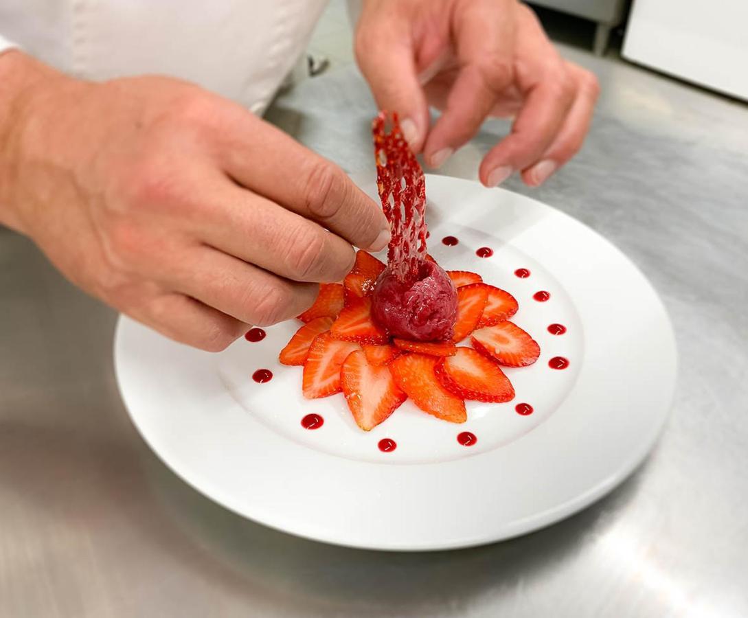 Logis Hotel - Restaurant Le Tulipier Vienne-le-Château المظهر الخارجي الصورة
