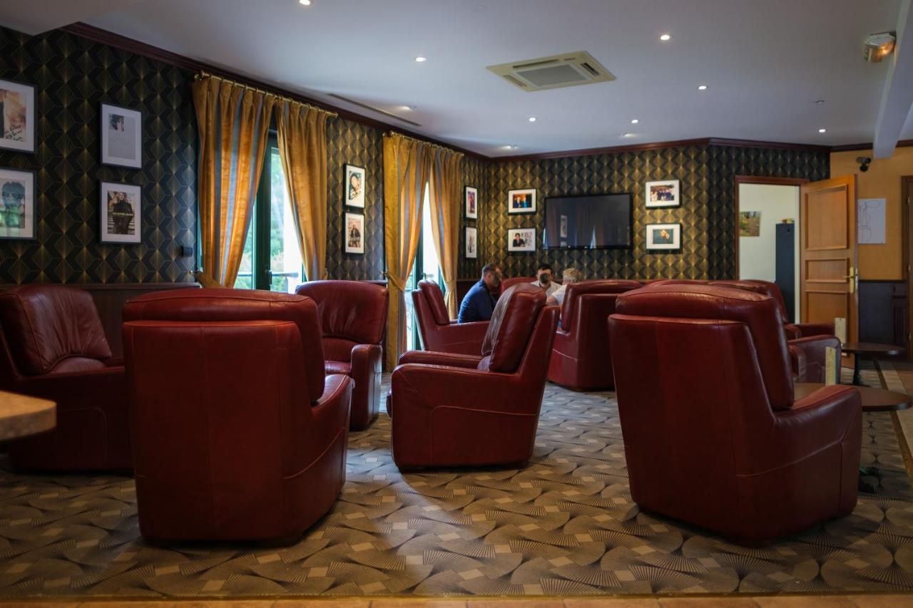Logis Hotel - Restaurant Le Tulipier Vienne-le-Château المظهر الخارجي الصورة