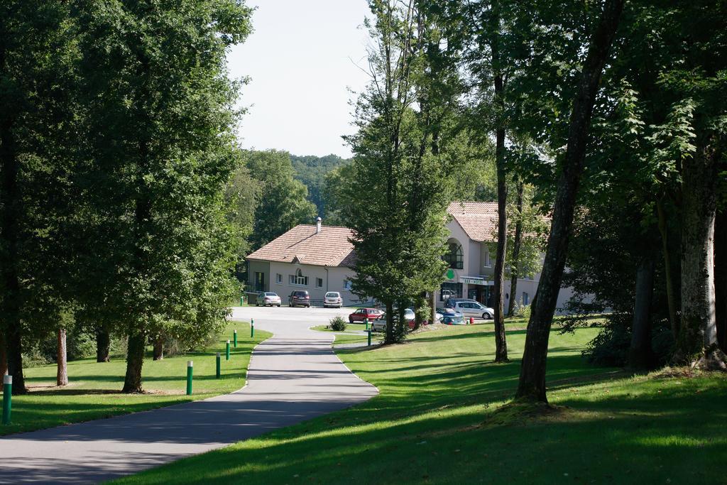 Logis Hotel - Restaurant Le Tulipier Vienne-le-Château الغرفة الصورة
