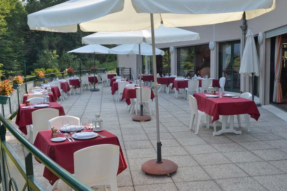 Logis Hotel - Restaurant Le Tulipier Vienne-le-Château المظهر الخارجي الصورة